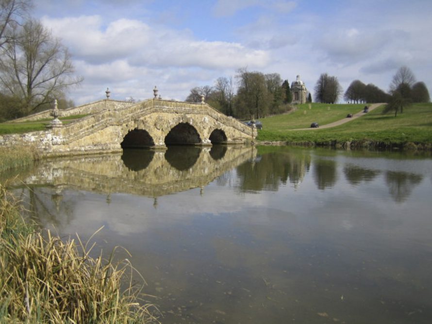 jcomjardin-jardins-stowe Styles de jardins - Pont dans le jardin de Stowe en Angleterre